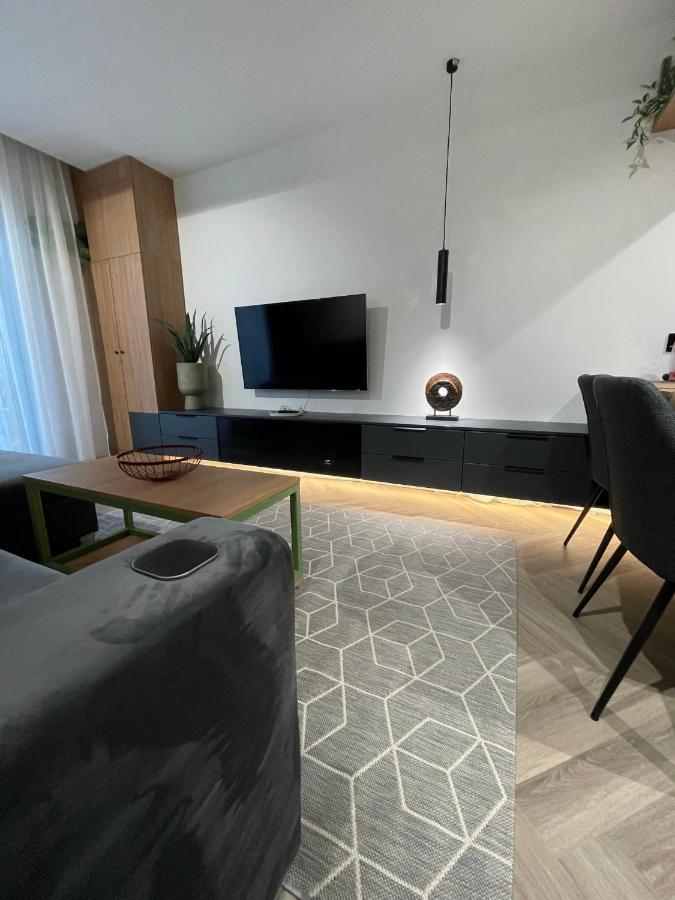 Luxury By The Lake Ap 25 Sibiu Bagian luar foto