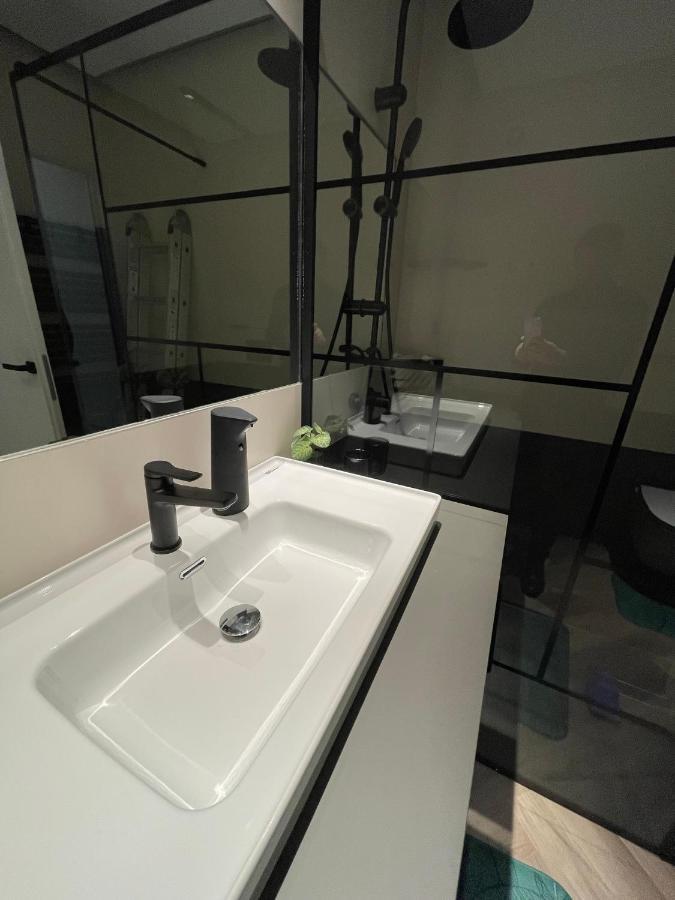 Luxury By The Lake Ap 25 Sibiu Bagian luar foto